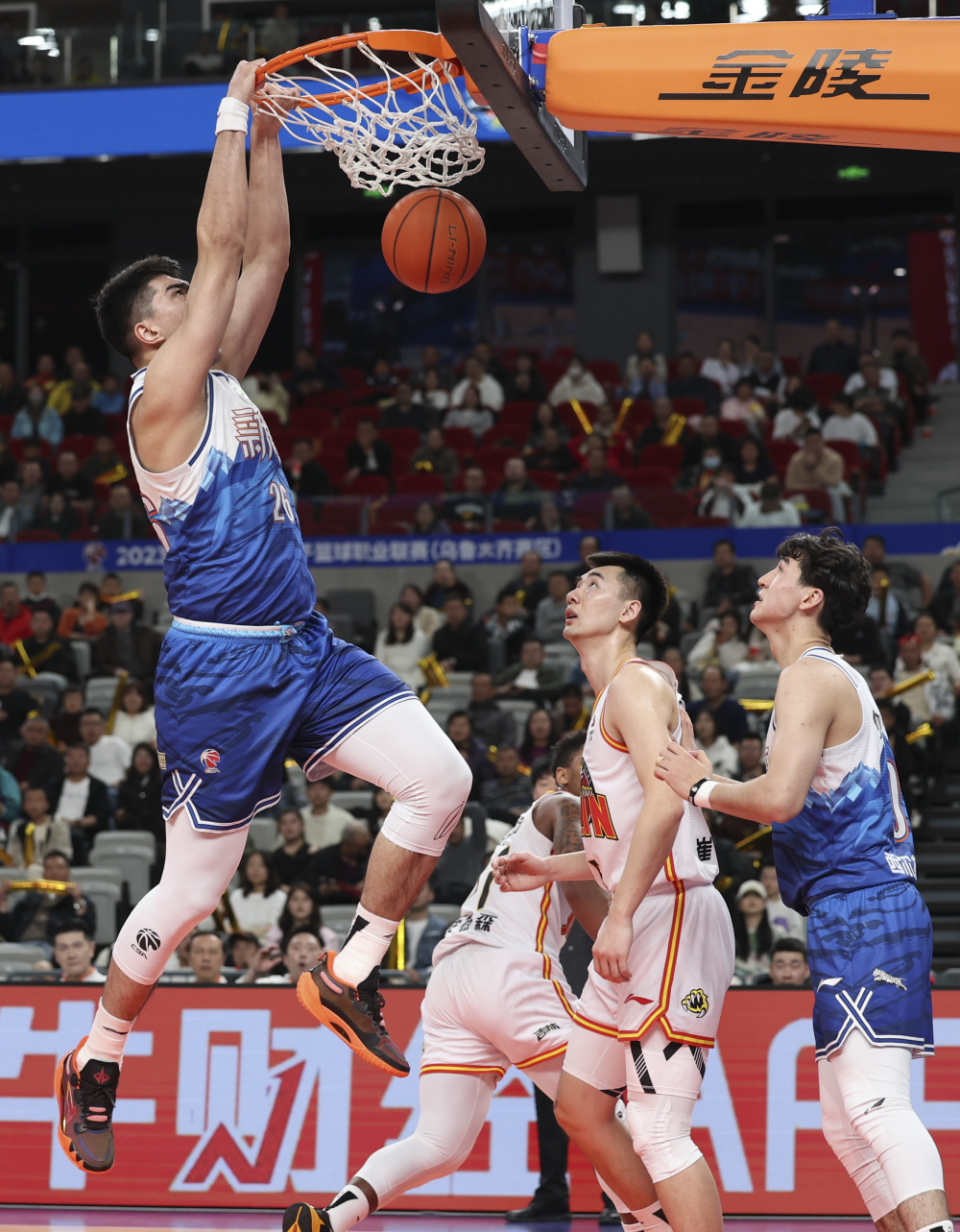 青海男篮在比赛中展现出强大的实力吗